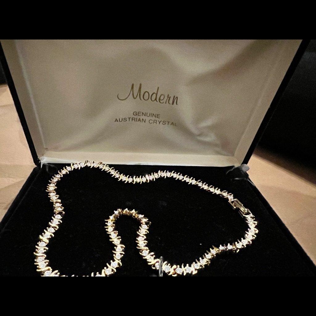 Australian Crystal Necklace Approx 10 Inch